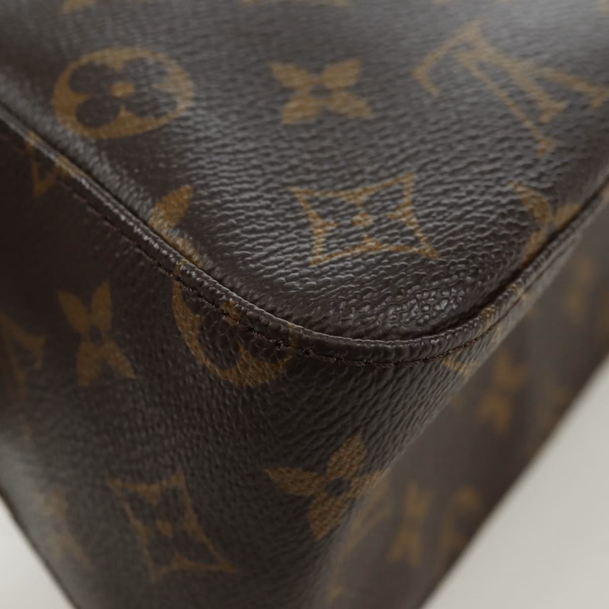 Louis Vuitton Looping PM - Image 17