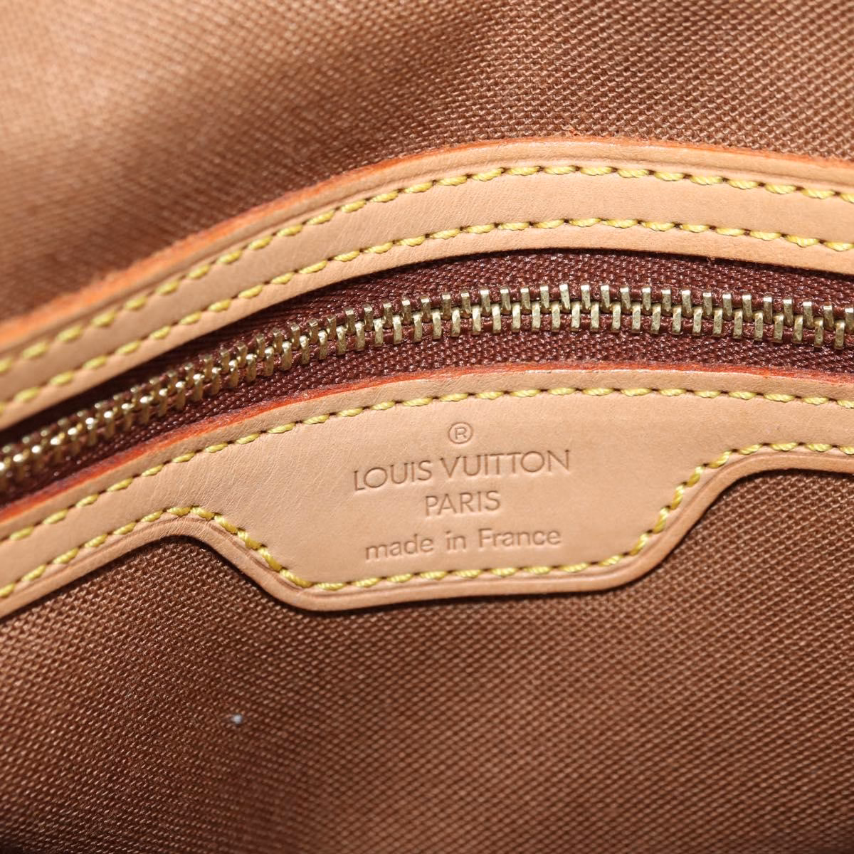 Louis Vuitton Looping PM - Image 20