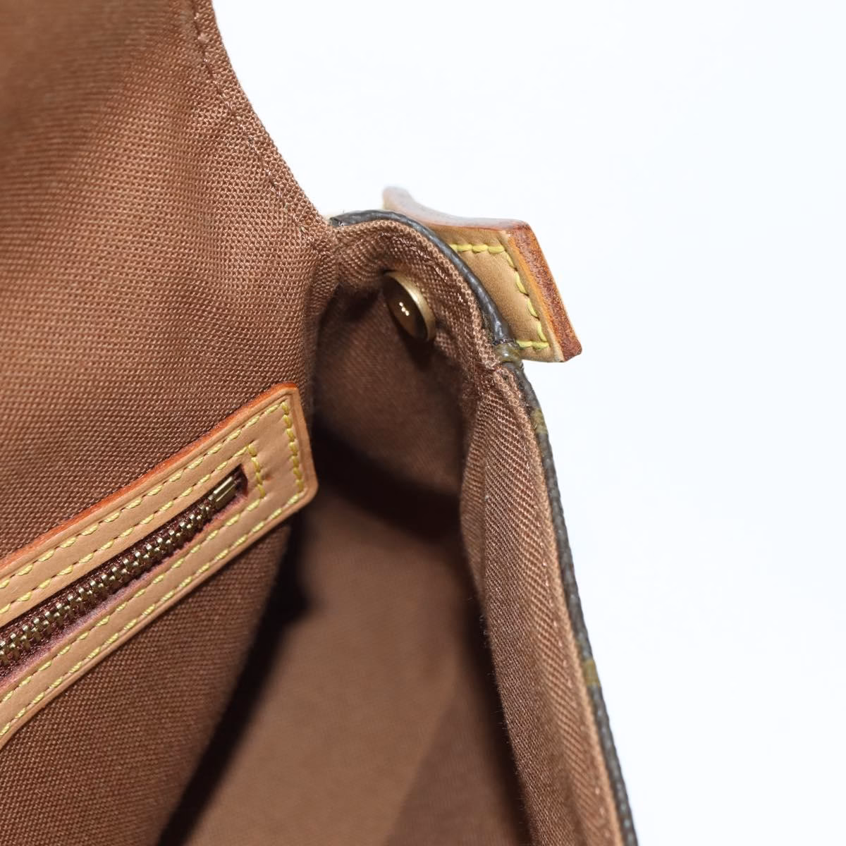 Louis Vuitton Looping PM - Image 22