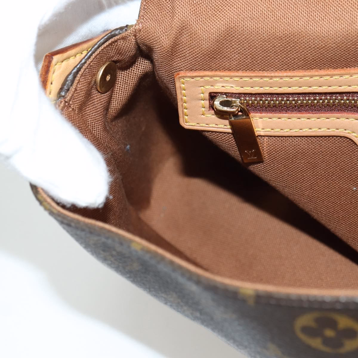 Louis Vuitton Looping PM - Image 23