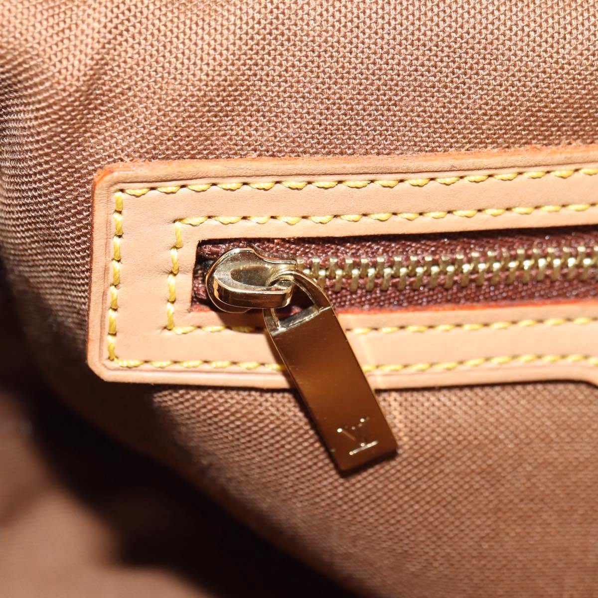 Louis Vuitton Looping PM - Image 24