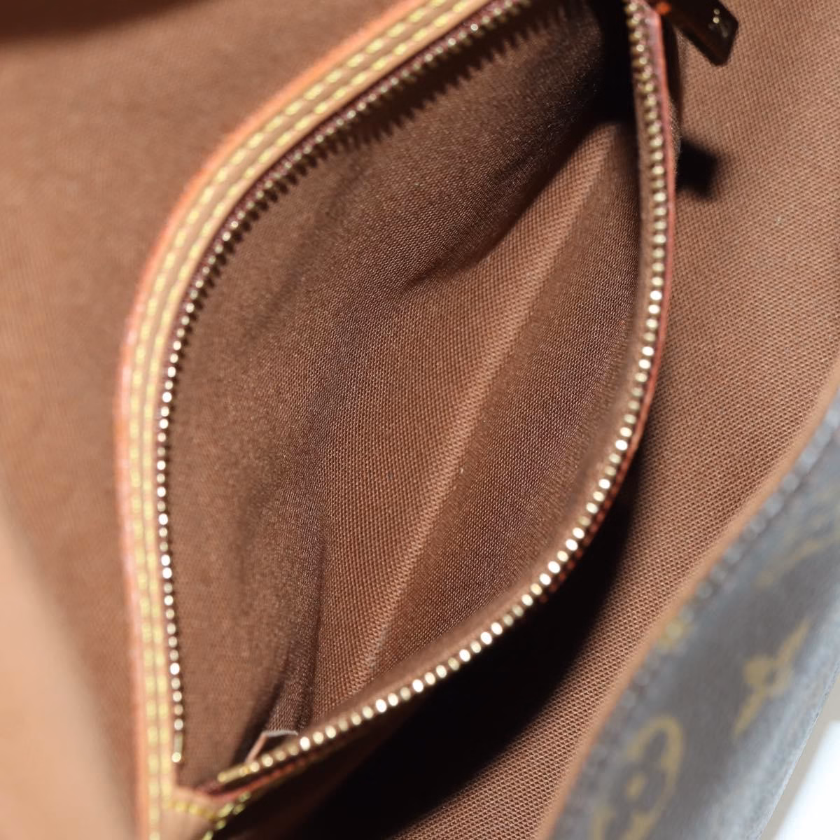 Louis Vuitton Looping PM - Image 25