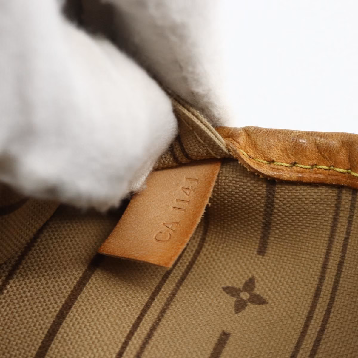 Louis Vuitton Neverfull Monogram MM - Image 17