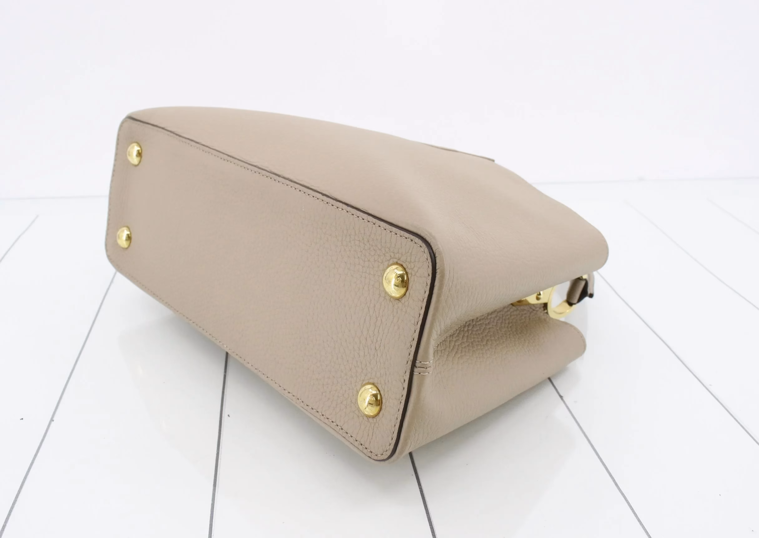 Louis Vuitton Capucines MM - Image 8
