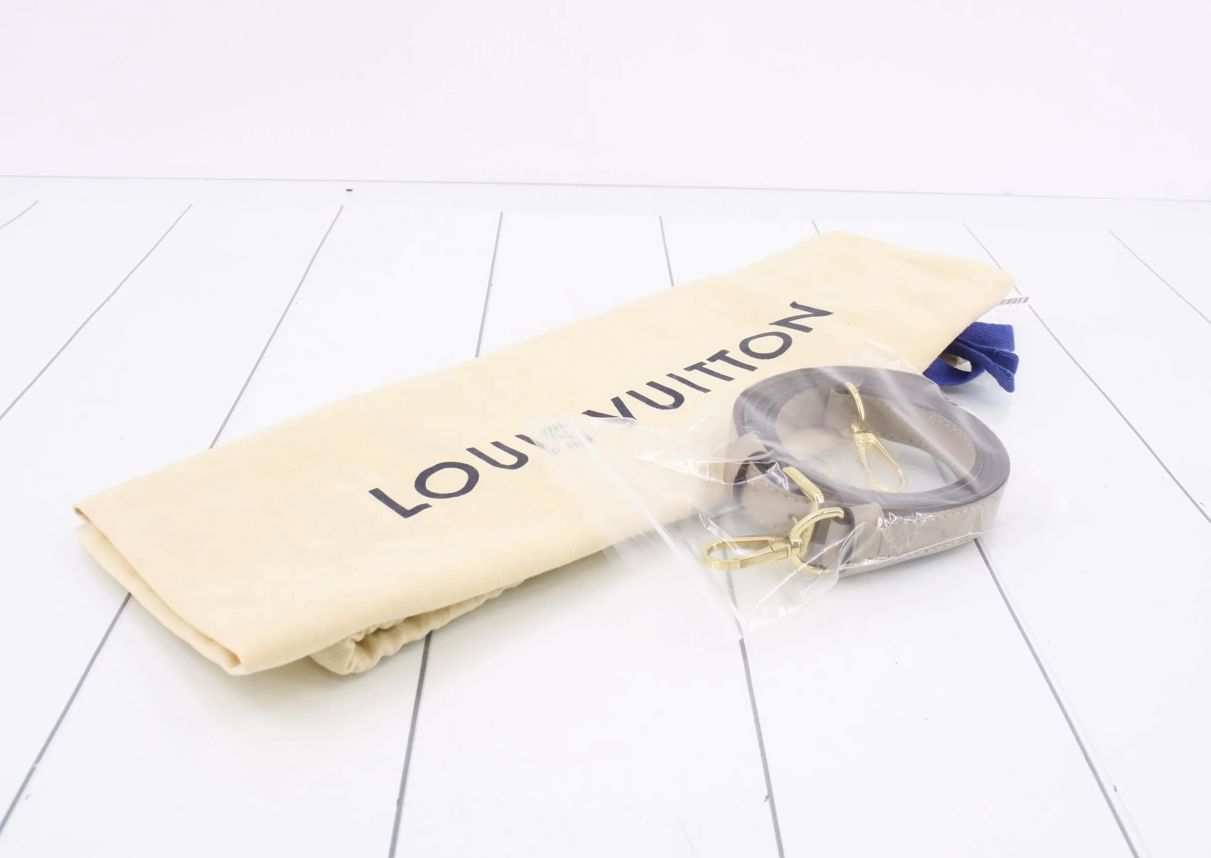 Louis Vuitton Capucines MM - Image 9