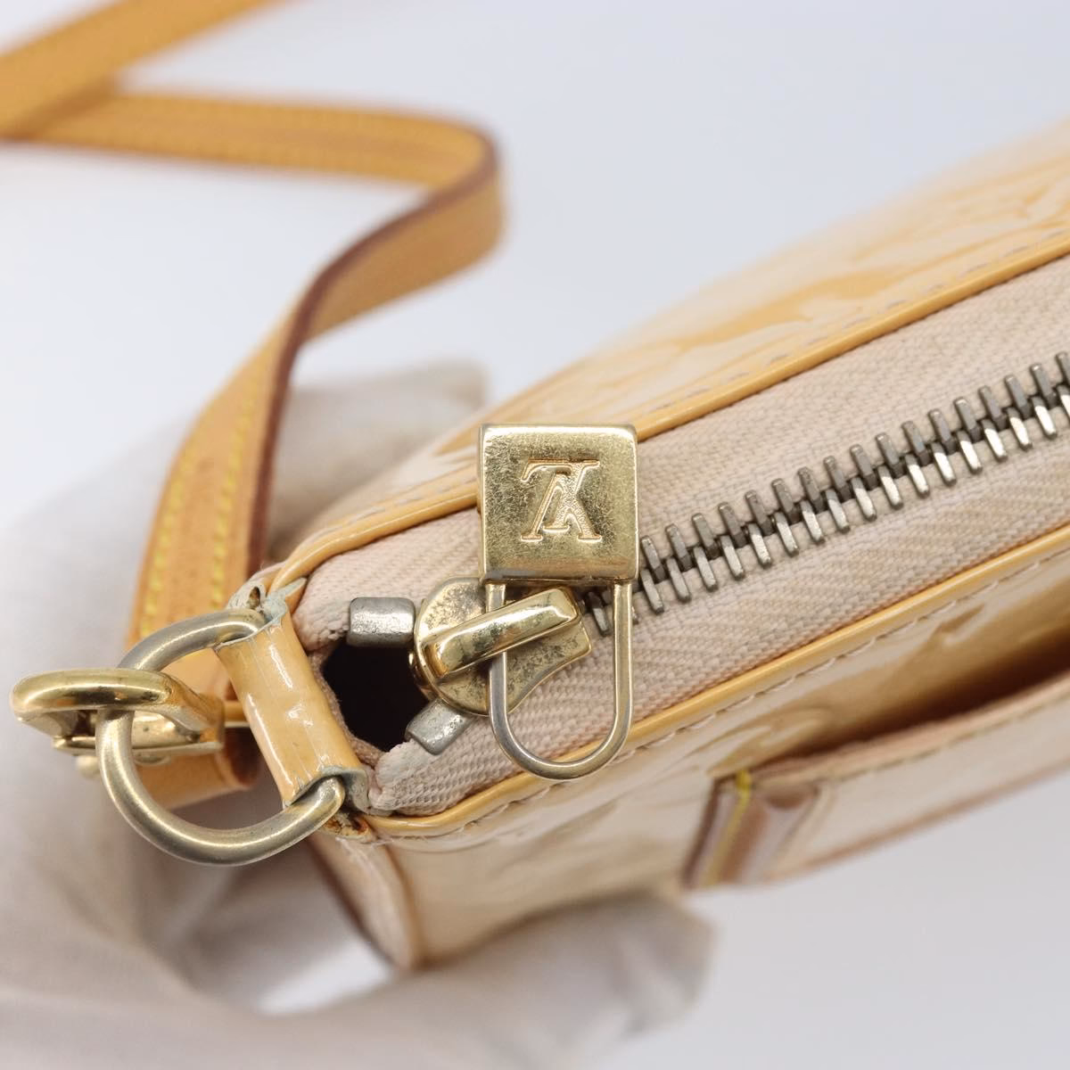 Louis Vuitton Vernis Mallory Crossbody - Image 13