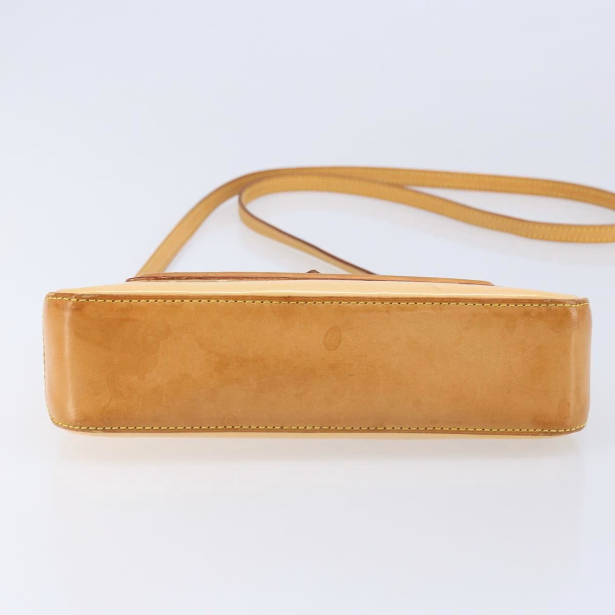 Louis Vuitton Vernis Mallory Crossbody - Image 10