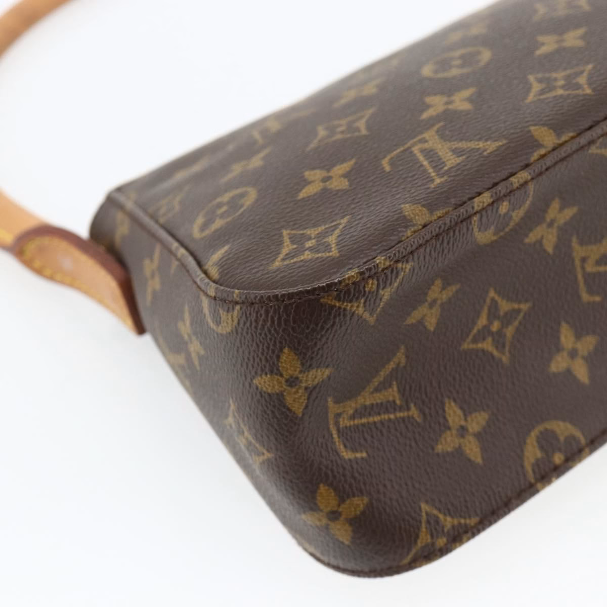 Louis Vuitton Looping PM - Image 16