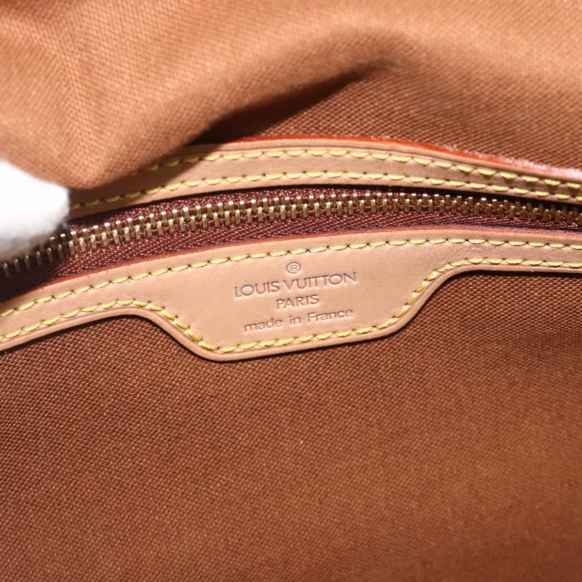 Louis Vuitton Looping PM - Image 17