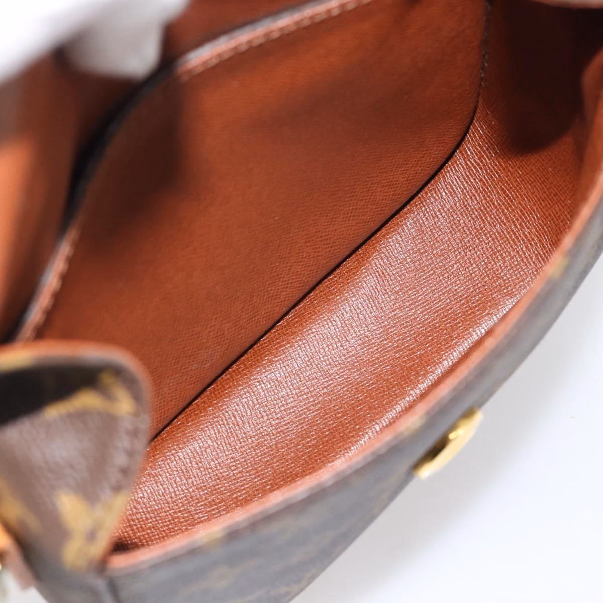 Louis Vuitton Saint Cloud PM - Image 18