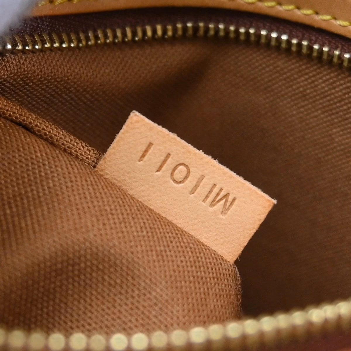 Louis Vuitton Looping PM - Image 14