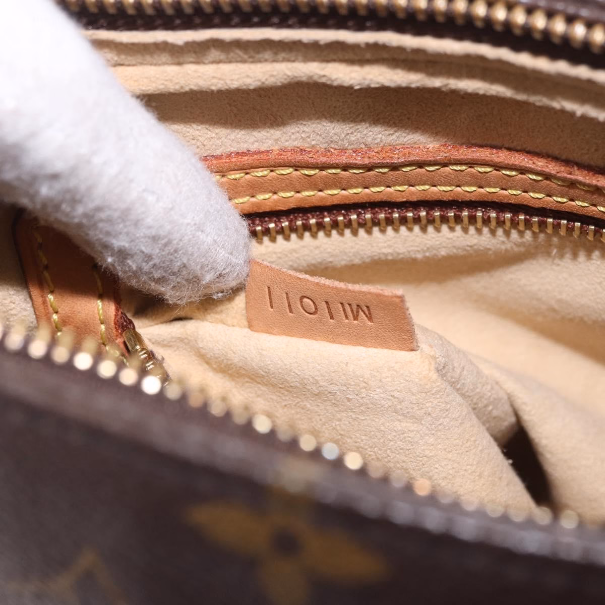 Louis Vuitton Looping MM - Image 14