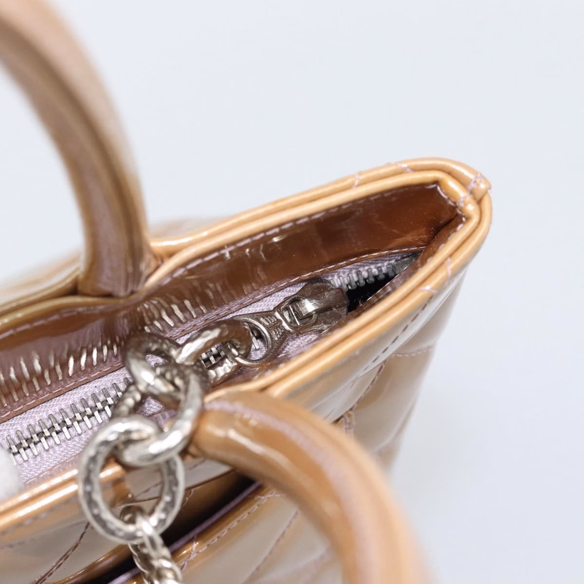 Chanel Patent Medallion Tote bag - Image 15