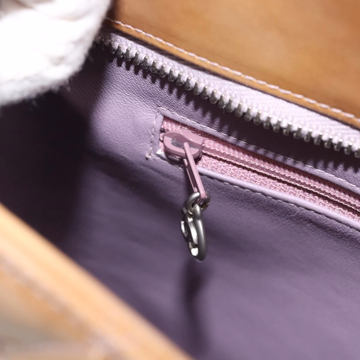 Chanel Patent Medallion Tote bag - Image 18