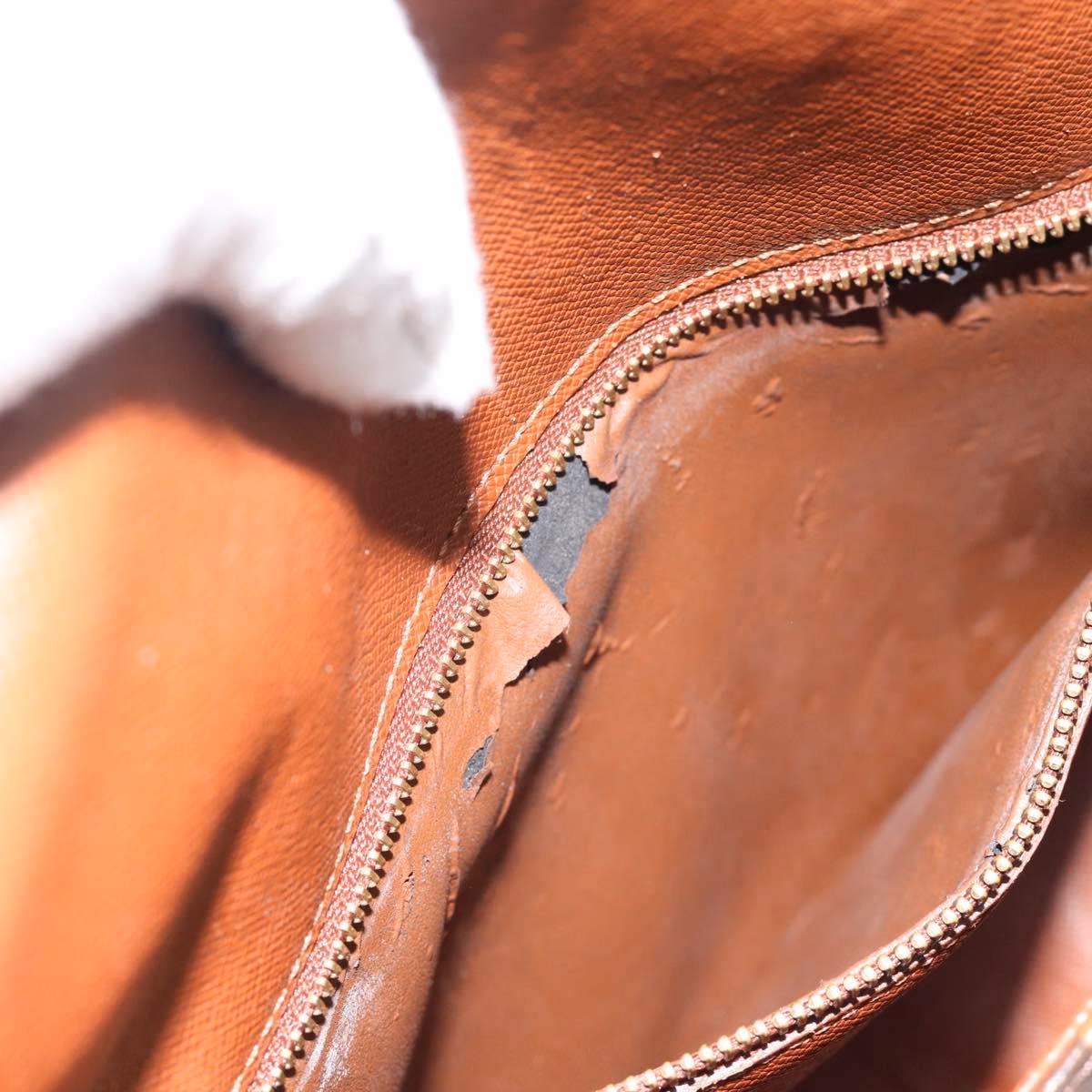 Louis Vuitton Saint Cloud GM - Image 23