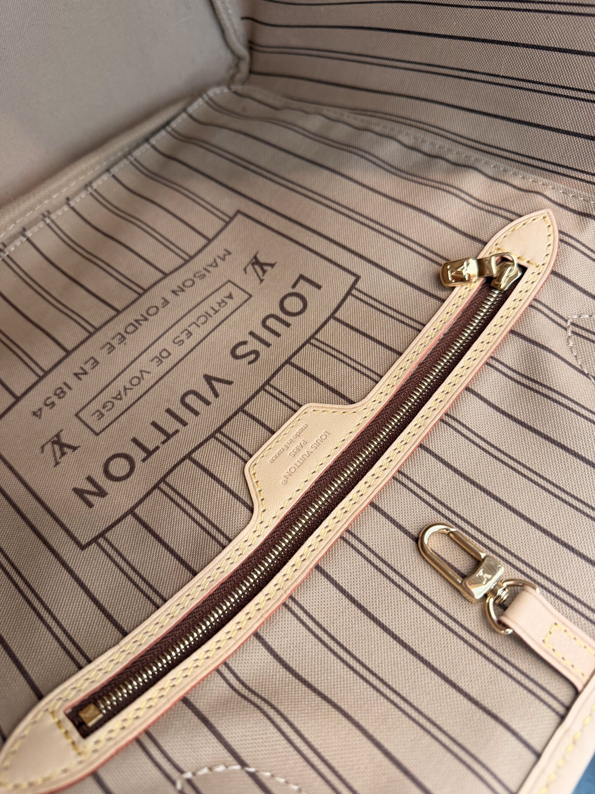 Louis Vuitton Neverfull Monogram MM - Image 11