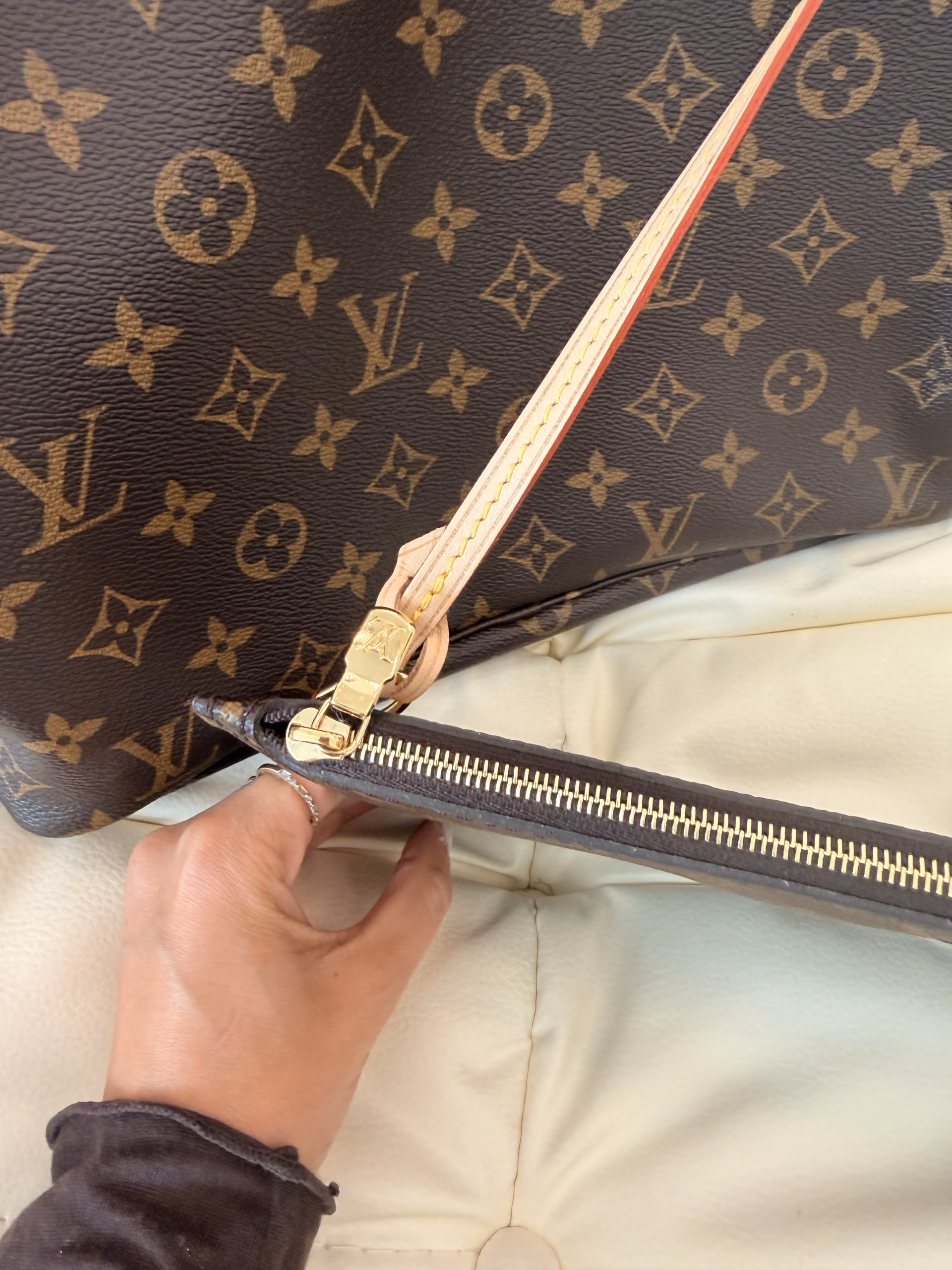 Louis Vuitton Neverfull Monogram MM - Image 13