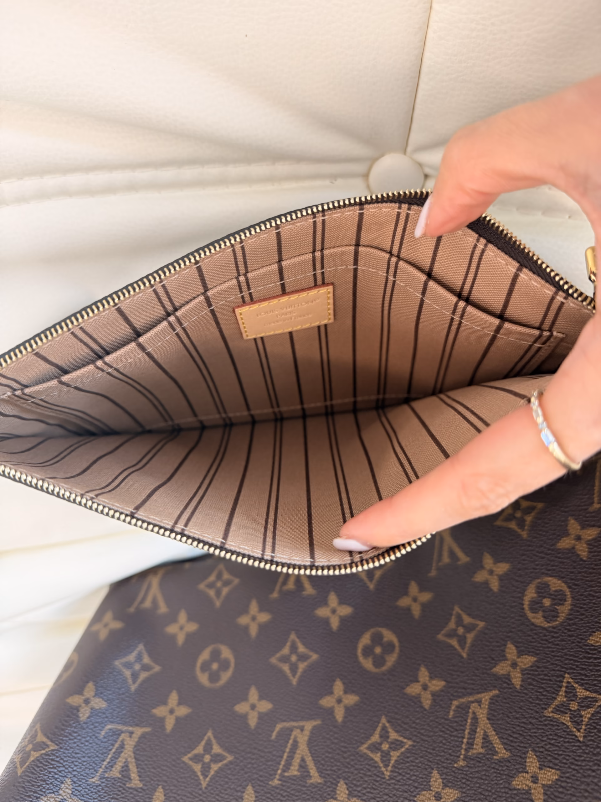 Louis Vuitton Neverfull Monogram MM - Image 14