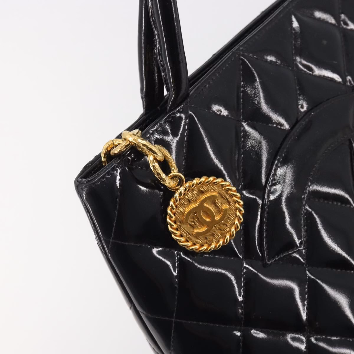 Chanel Patent Medallion Tote bag - Image 15