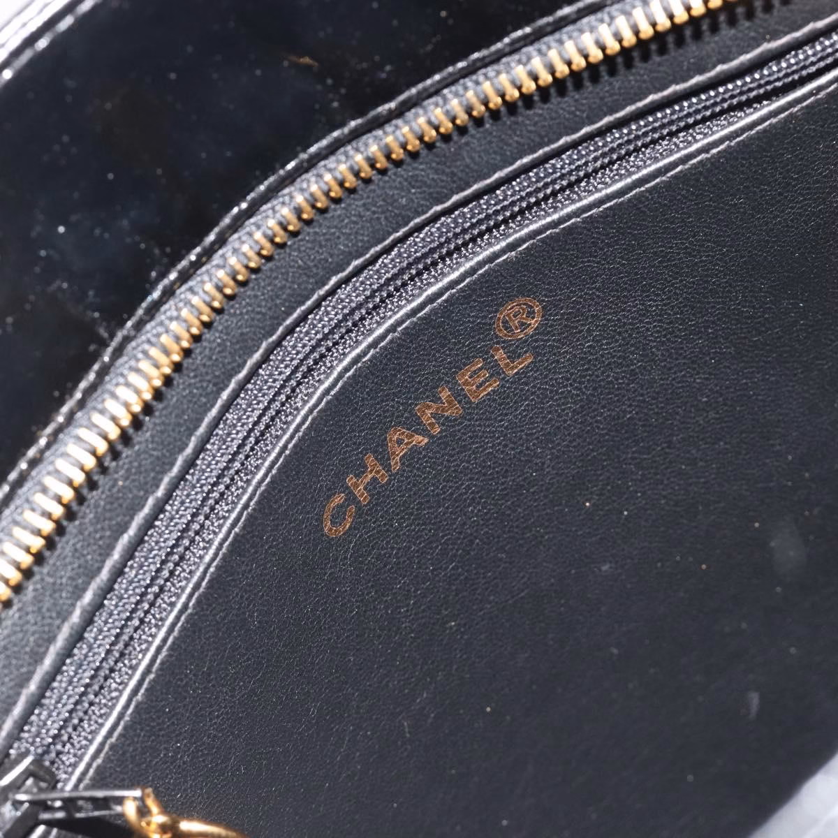 Chanel Patent Medallion Tote bag - Image 16