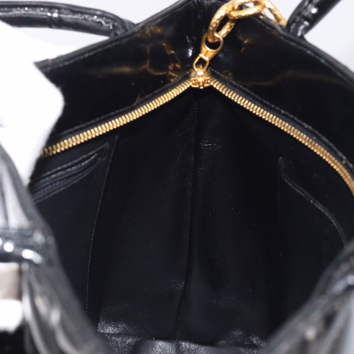 Chanel Patent Medallion Tote bag - Image 18