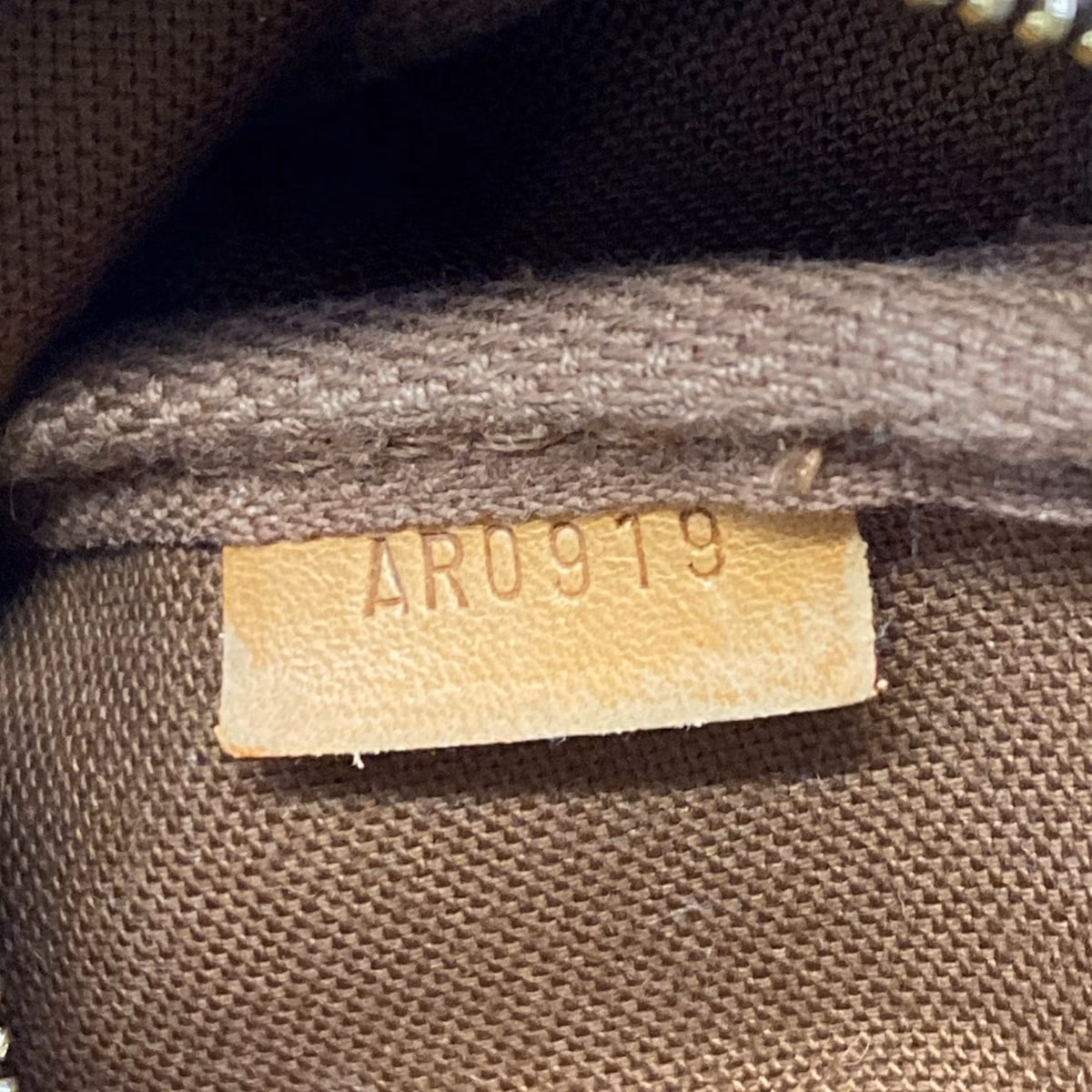 Louis Vuitton Pochette Crossbody - Image 13