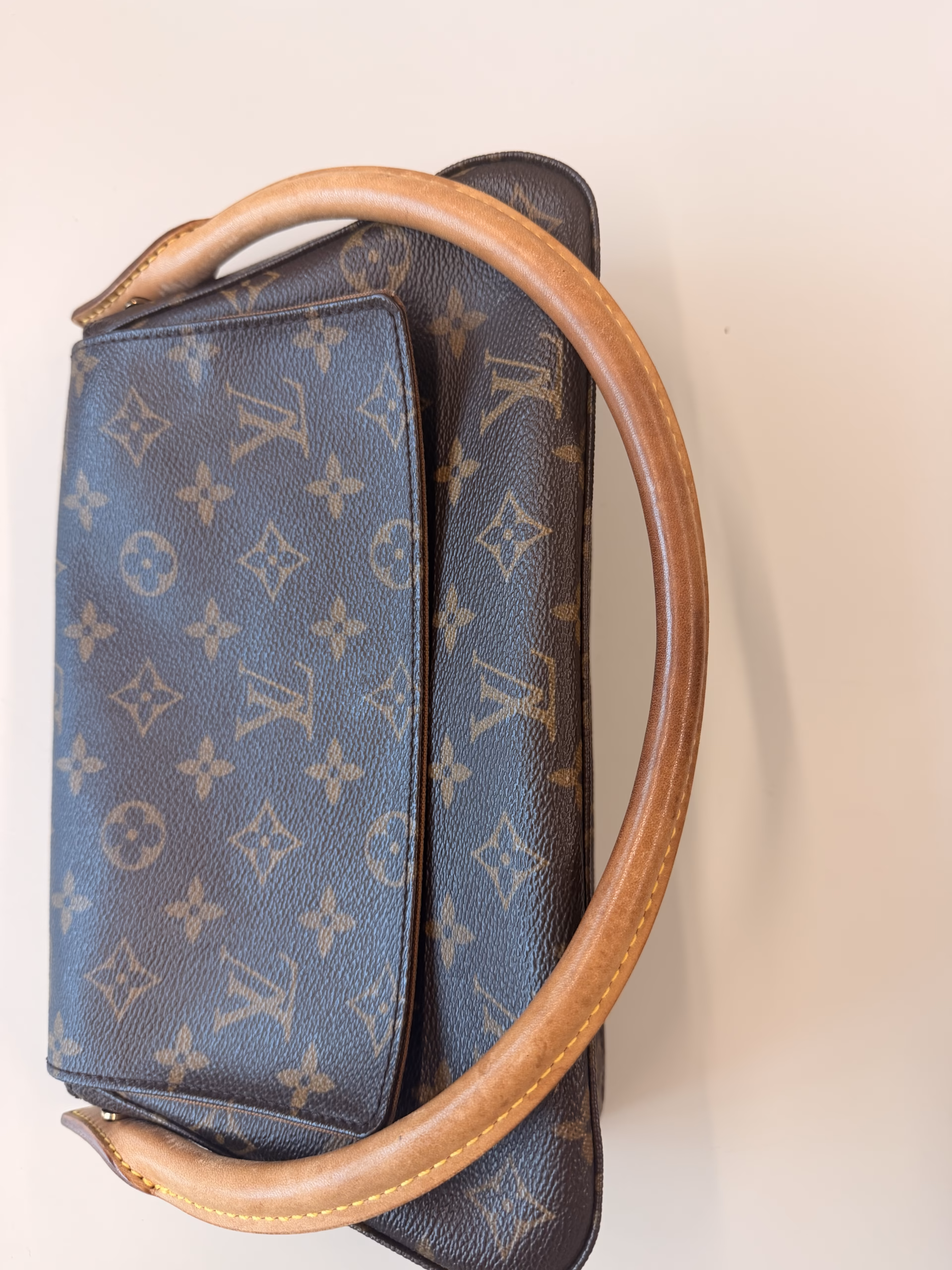 Louis Vuitton Looping PM - Image 11