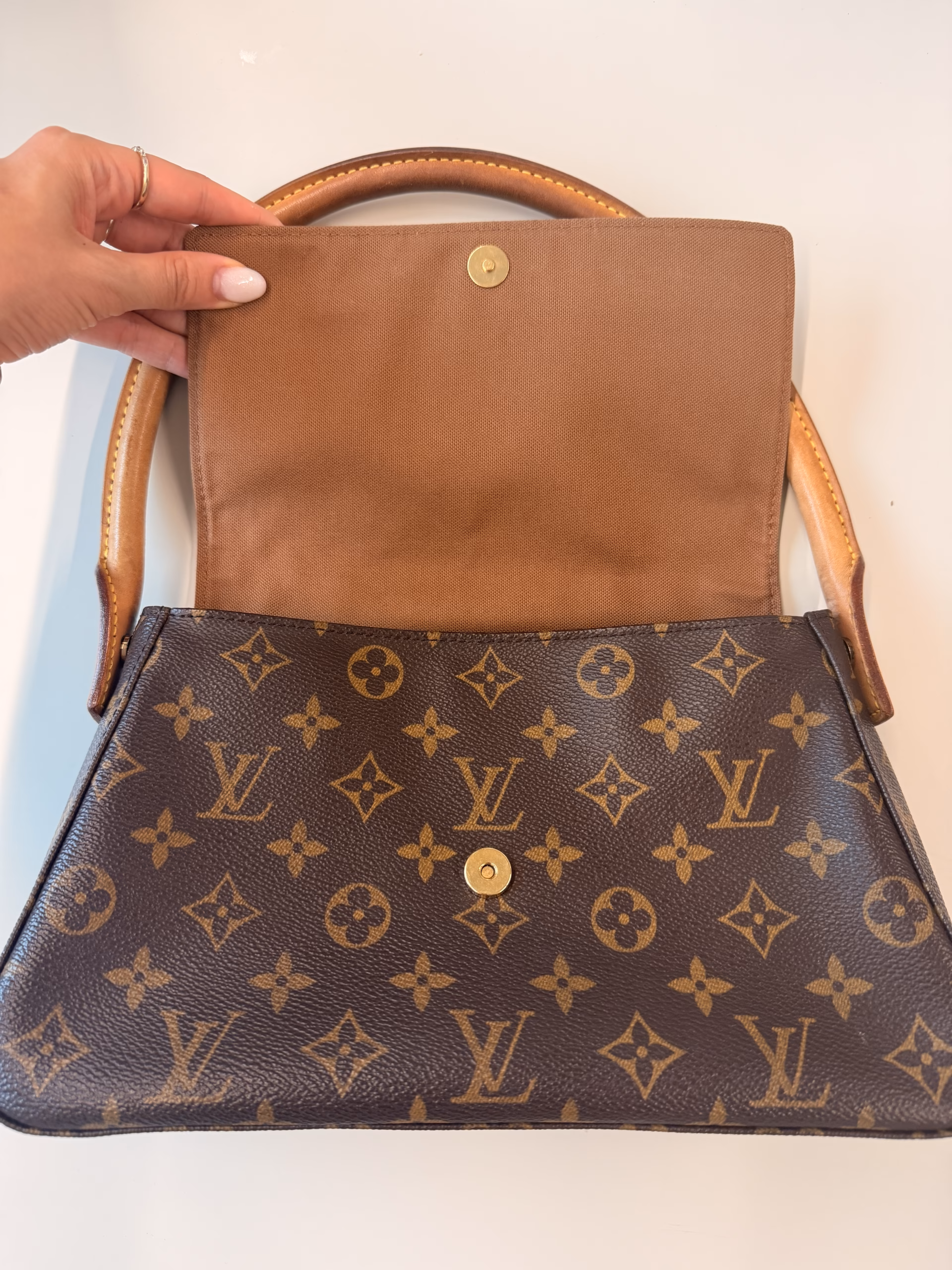 Louis Vuitton Looping PM - Image 12