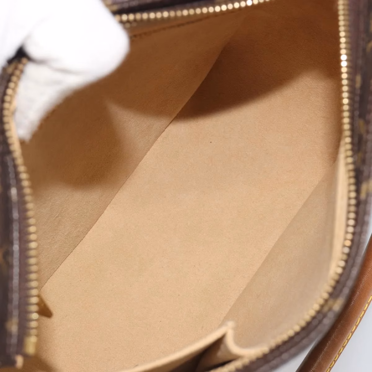 Louis Vuitton Looping MM - Image 15