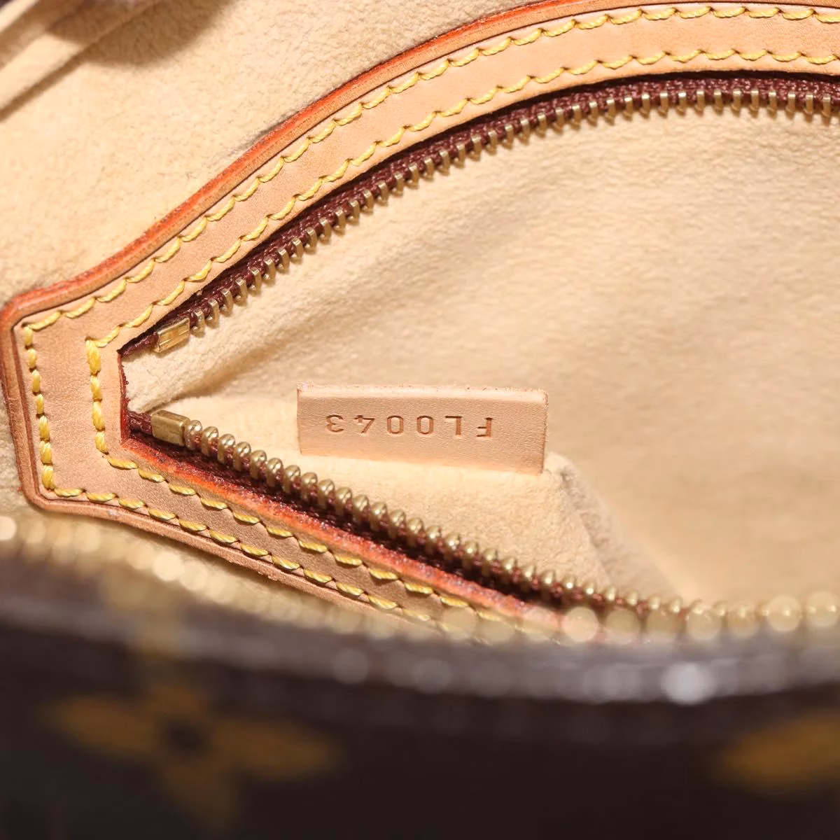 Louis Vuitton Looping MM - Image 16