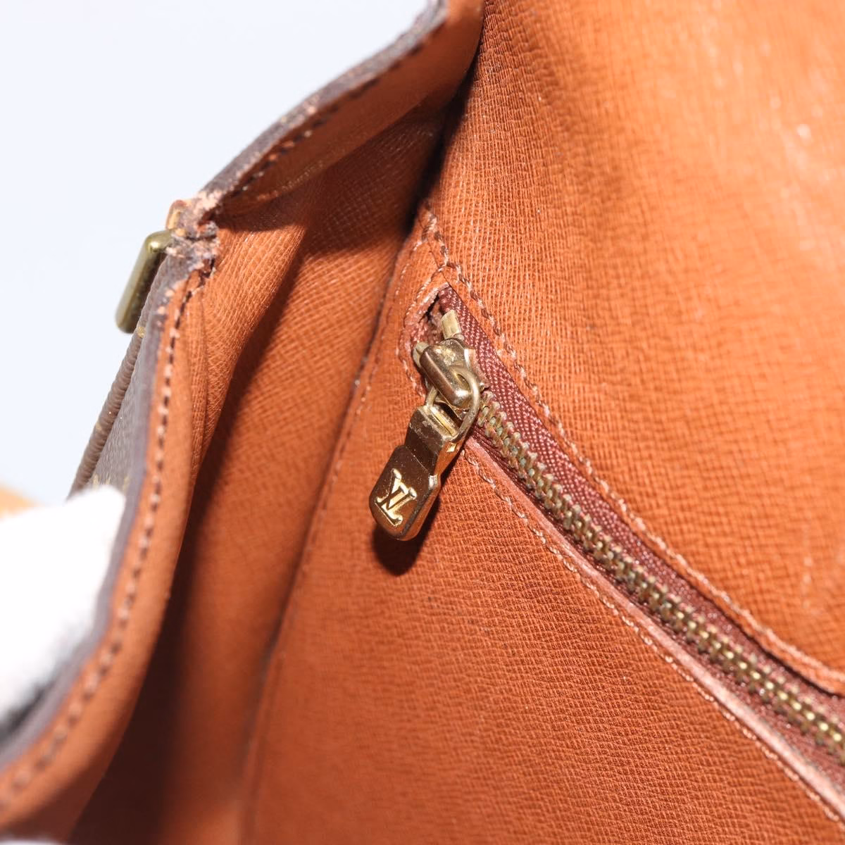 Louis Vuitton Saint Cloud GM - Image 23